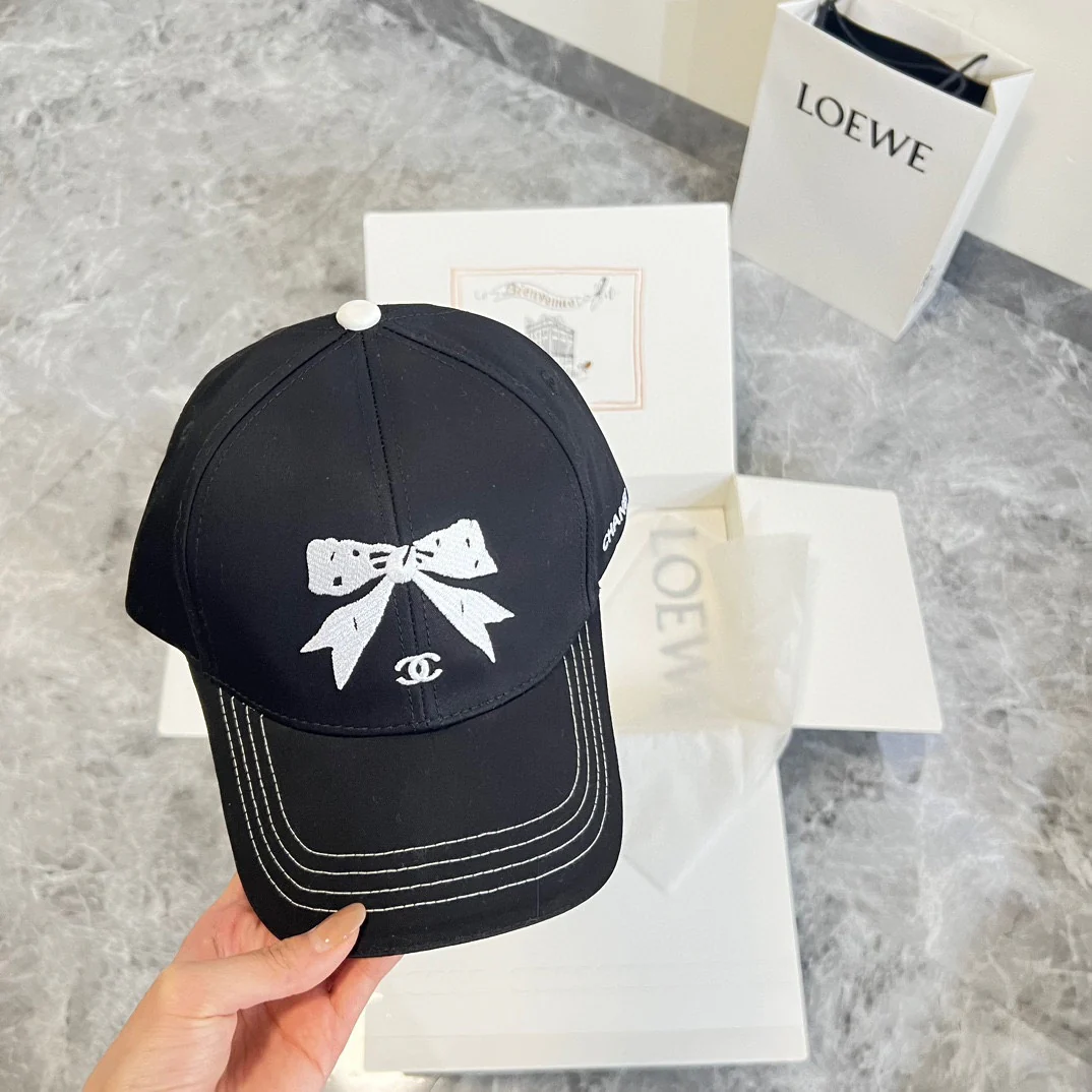 Бейсболка Chanel 2024 Летняя коллекция, новая, с тяжелой вышивкой и бантом - черная