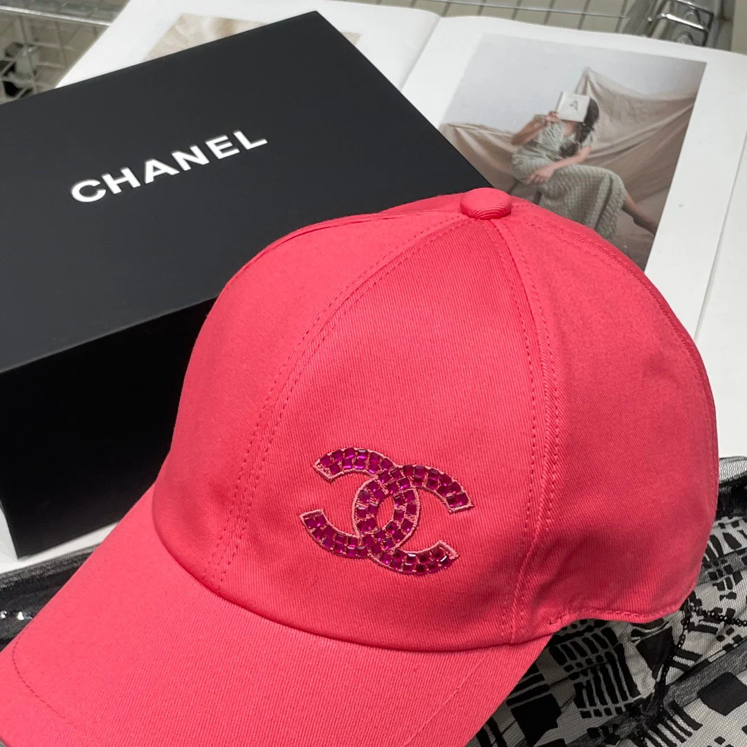 Chanel - Новая бейсболка с пайетками - Персиковый цвет