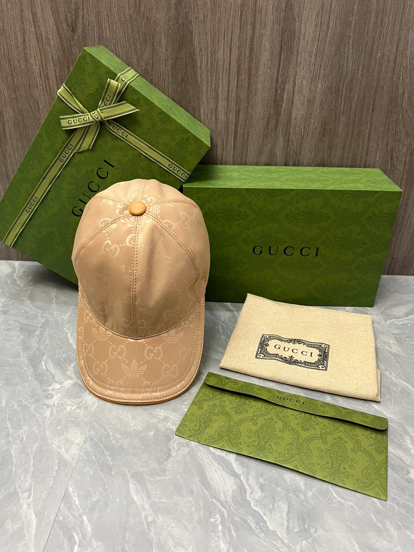 Водонепроницаемая бейсболка с монограммой от Gucci (коллаборация) - желтая