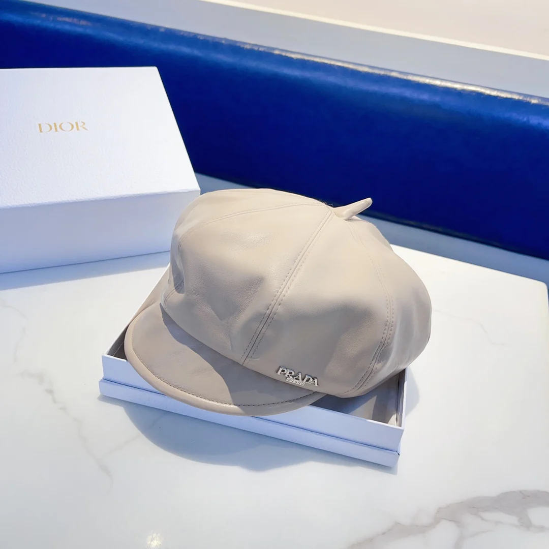 Prada - Кожаный берет - Бежевый