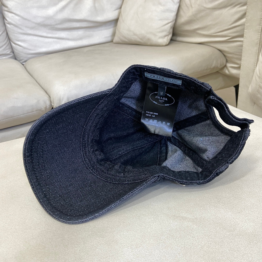 Бейсболка Prada Washed - черная