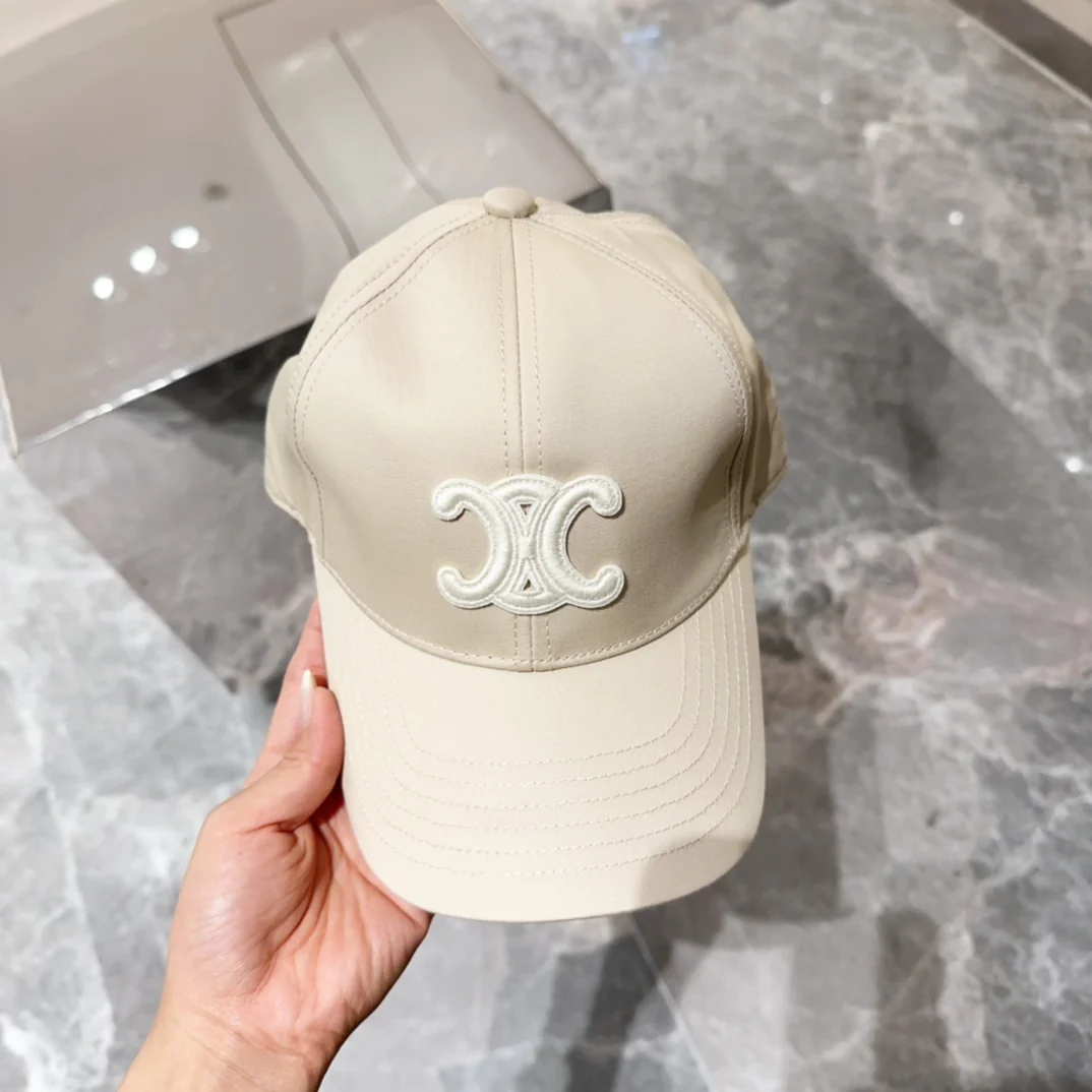 Бейсболка с вышитым логотипом Celine