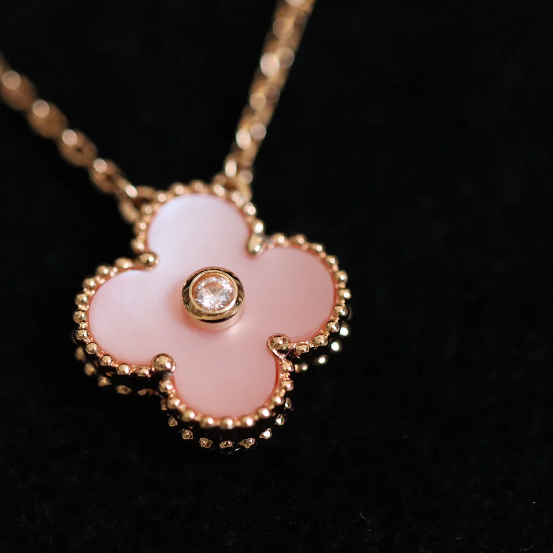 Розовое колье VCA