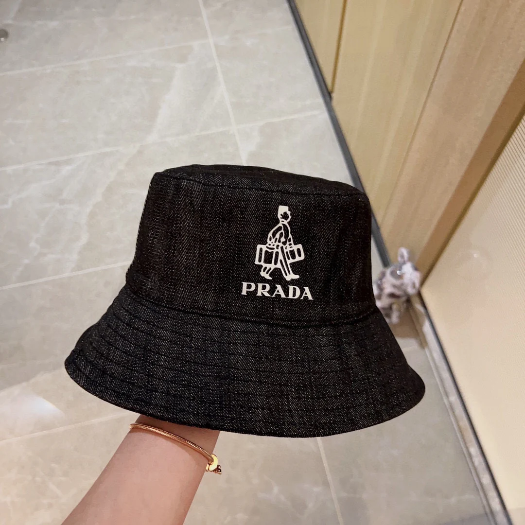 Новинка сезона весна/лето 2023 от Prada - Двусторонняя джинсовая панама - Черная