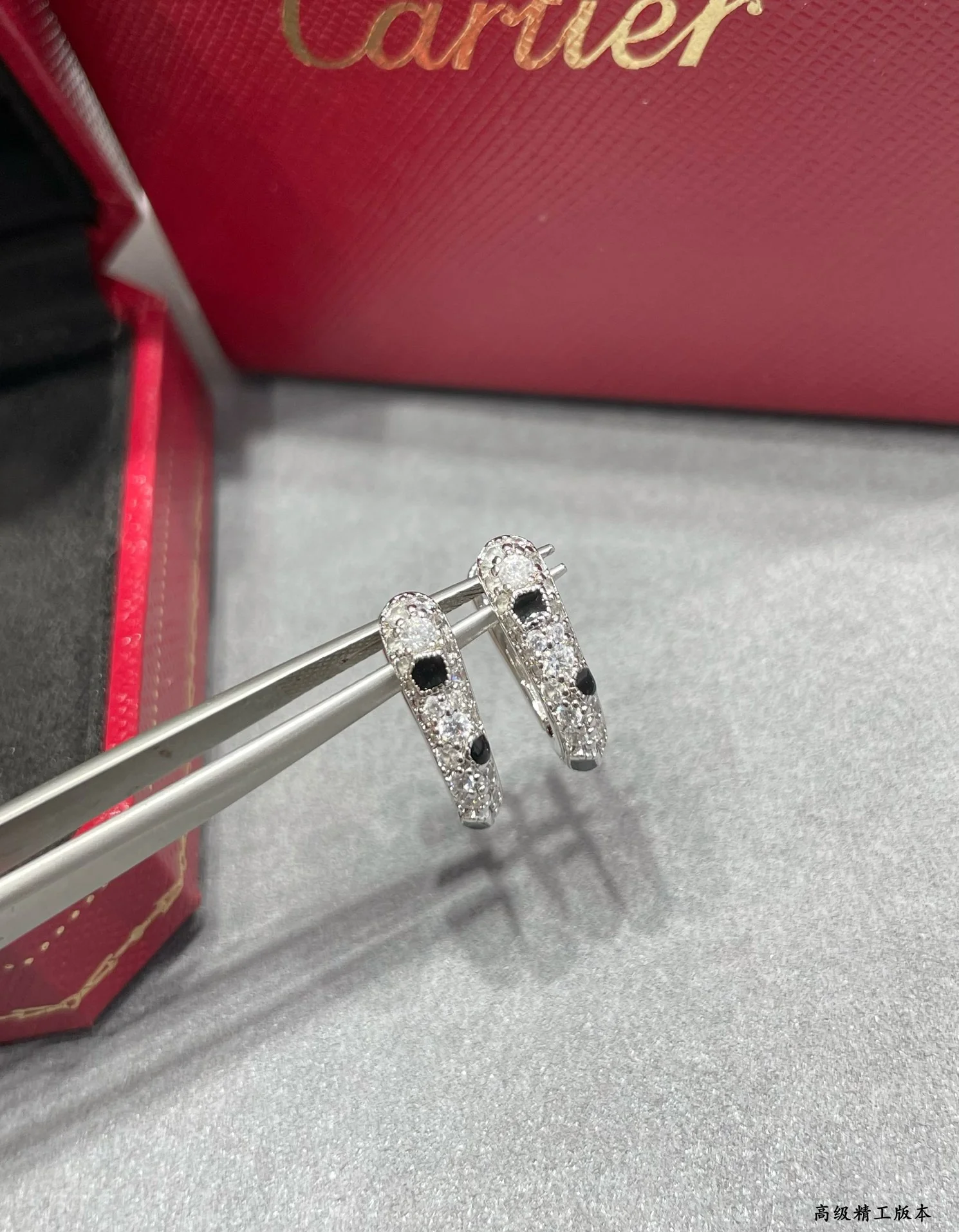 Серьги Cartier 057