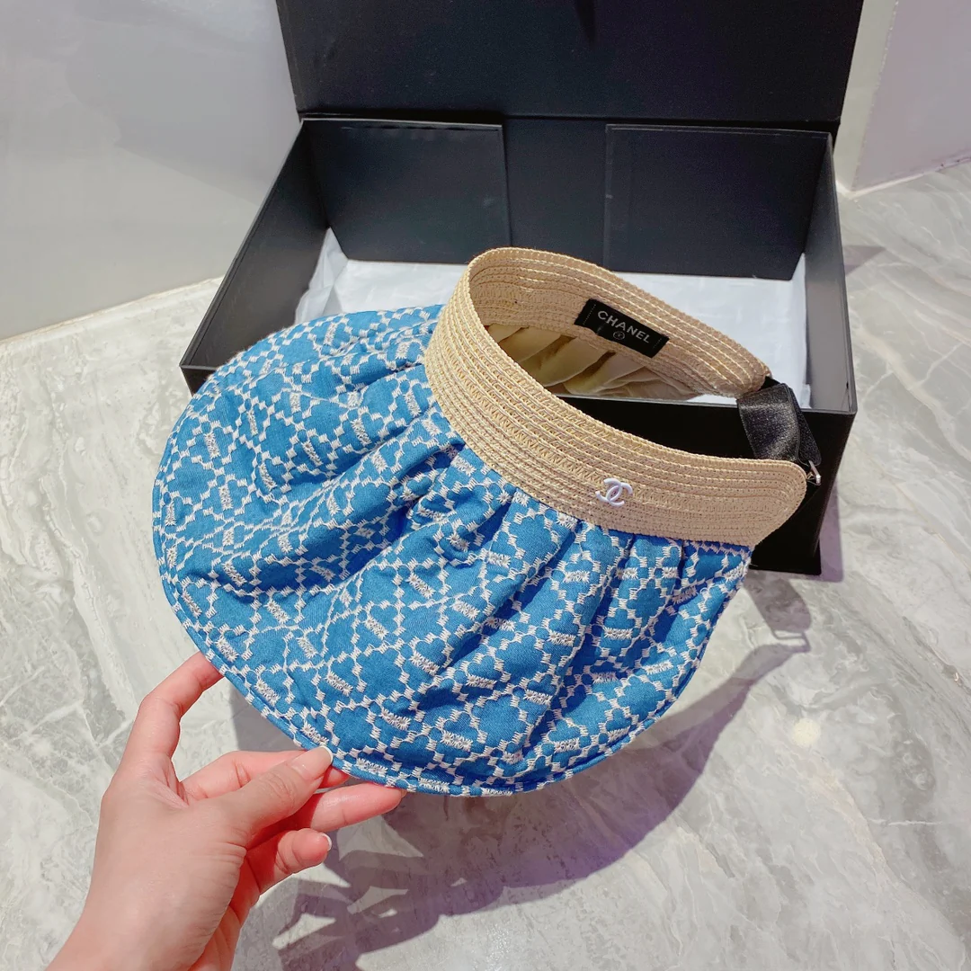 Chanel - Солнцезащитная шляпа из джинсовой ткани - 1