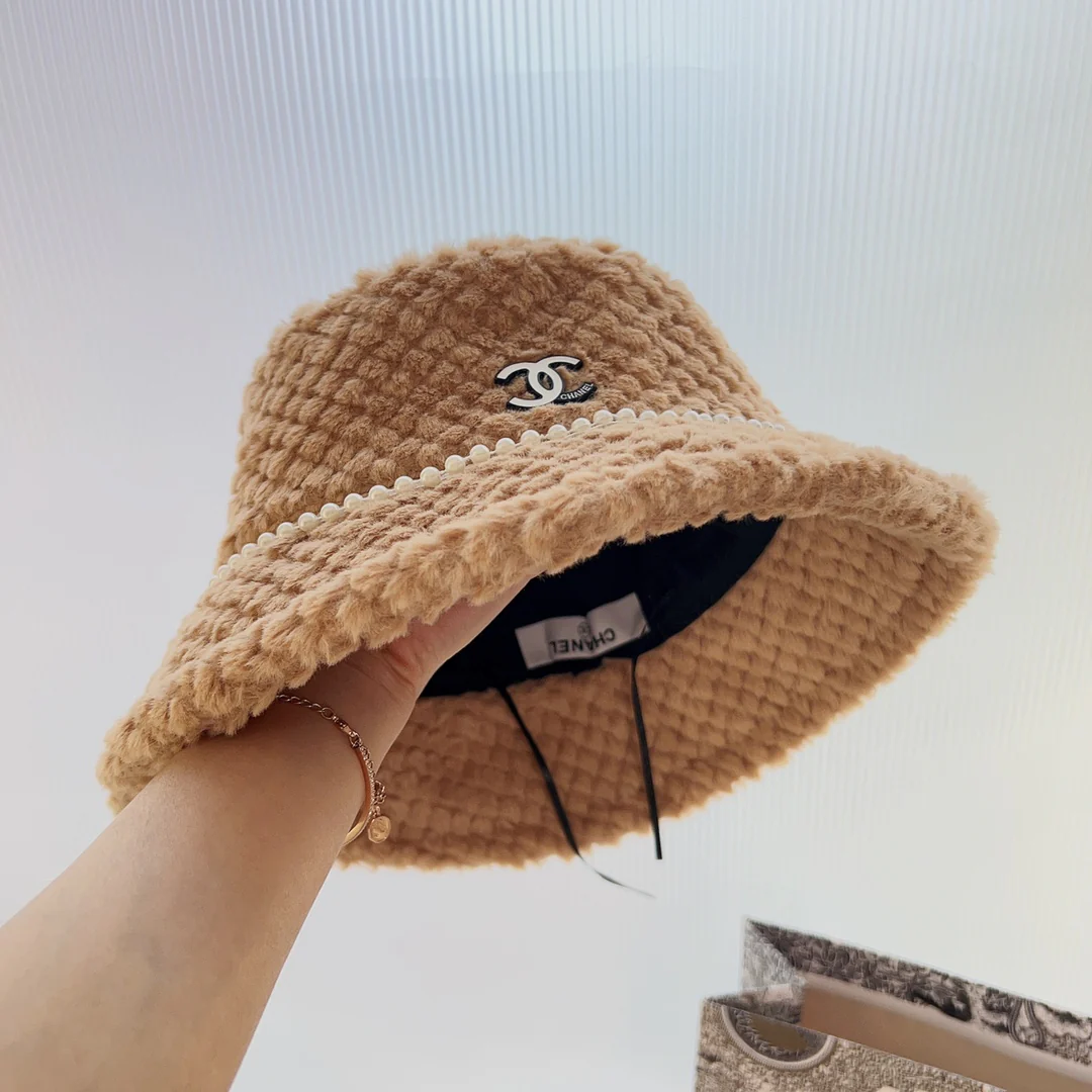 Chanel - Рыбацкая шляпа из флиса с жемчужной отделкой