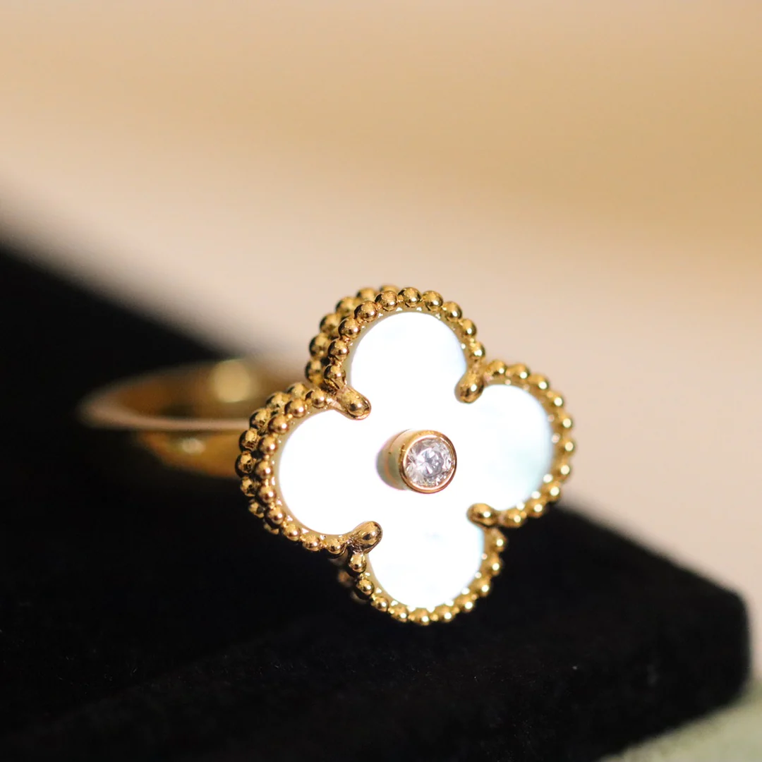 Ван Век - Кольцо 068