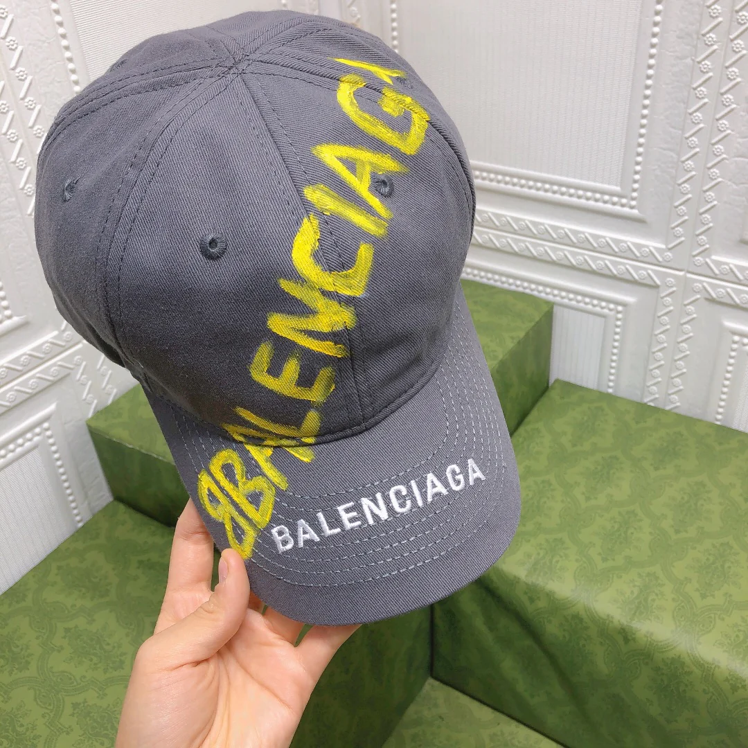 Balenciaga - Бейсболка с эффектом потертости и граффити