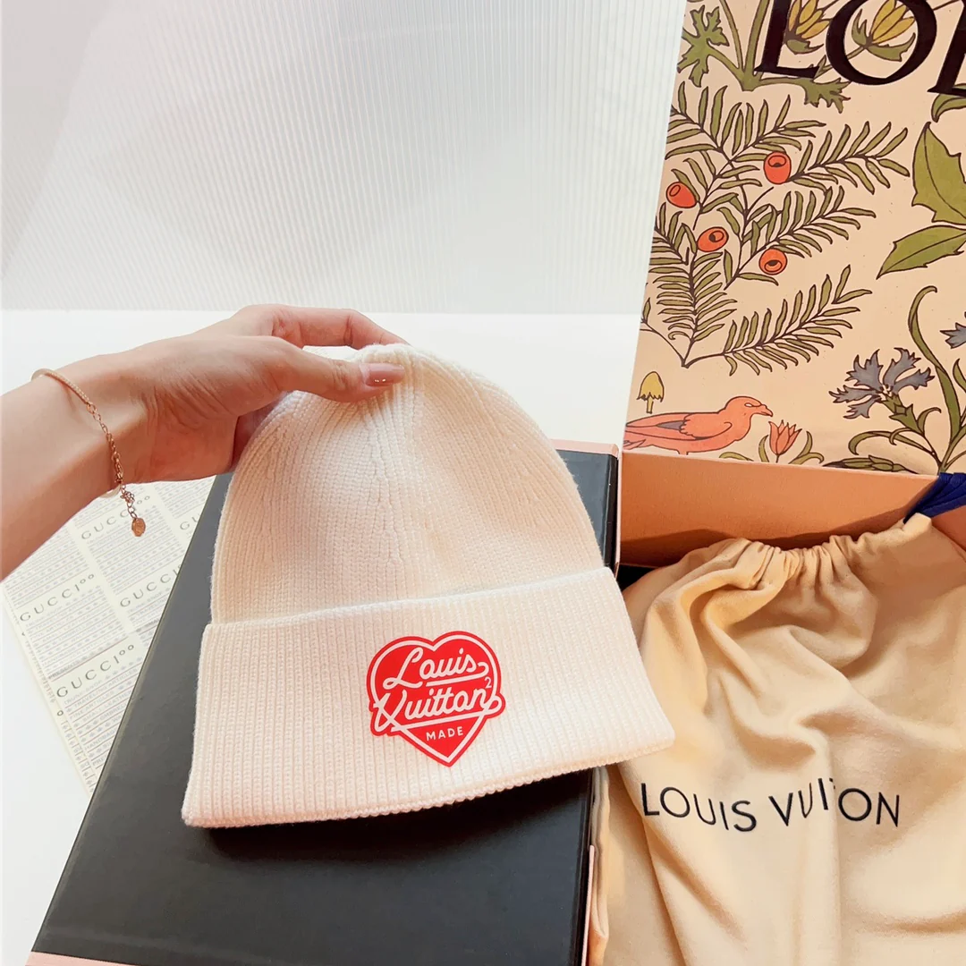 LV - Вязаная шапка-бини - Унисекс - Белая