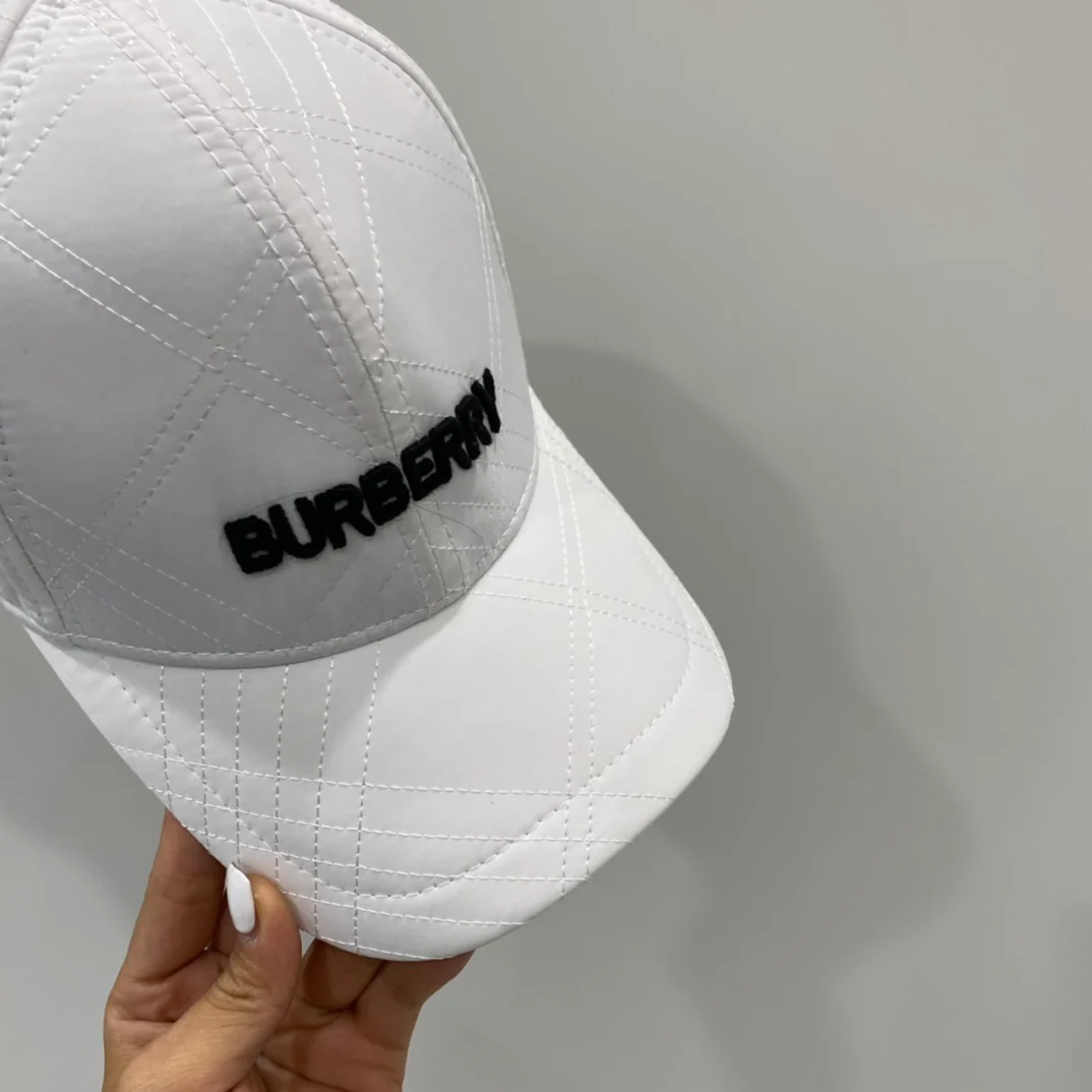 Бейсболка Burberry с вышивкой - белая