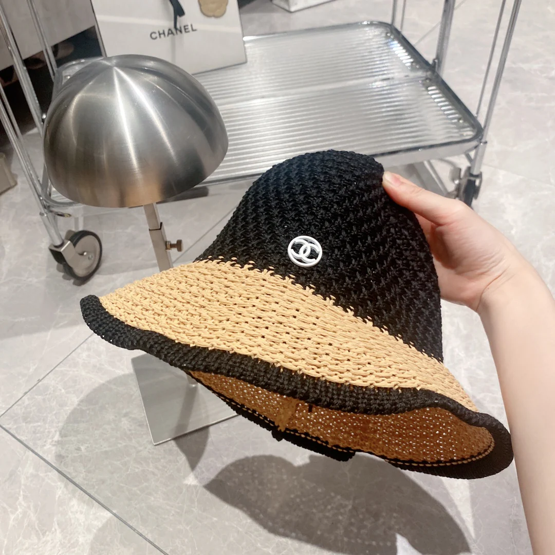 Соломенная рыбацкая шляпа Chanel - черная