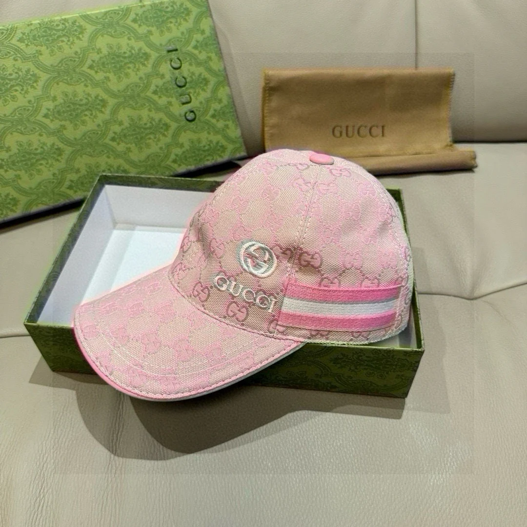 Регулируемая бейсболка Gucci с вышитым логотипом - розовая