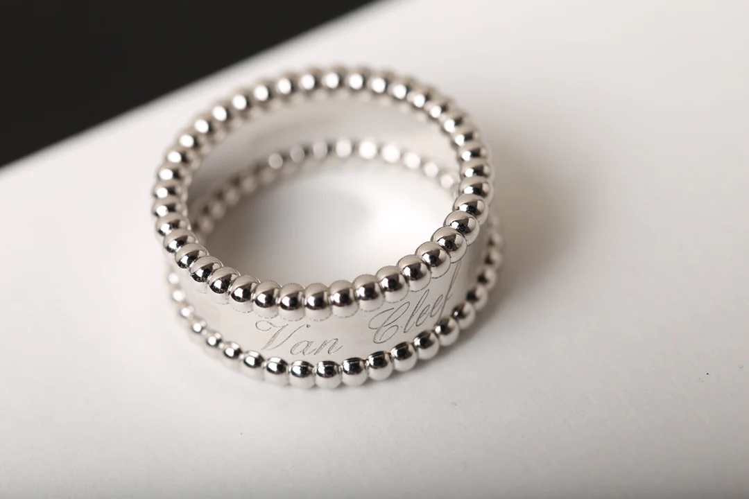 Ван Век - Кольцо 067