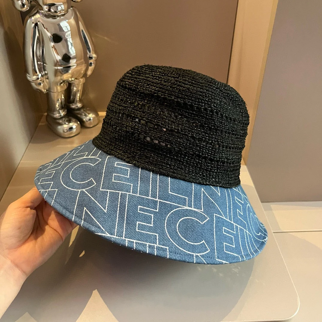 Новая рыбацкая шляпа Celine из рафии с лоскутным узором - черная.