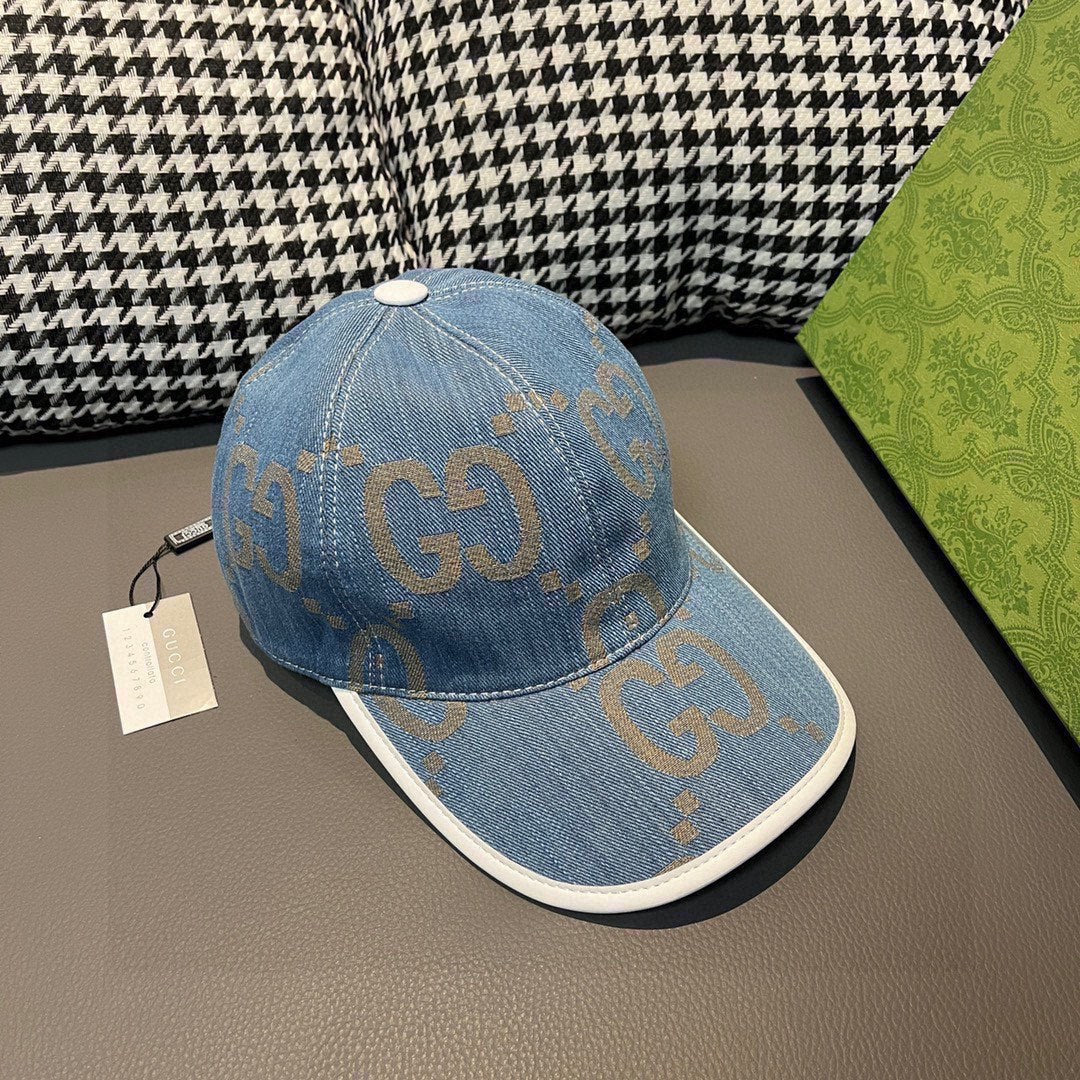 Бейсболка Gucci Big Double G - белая