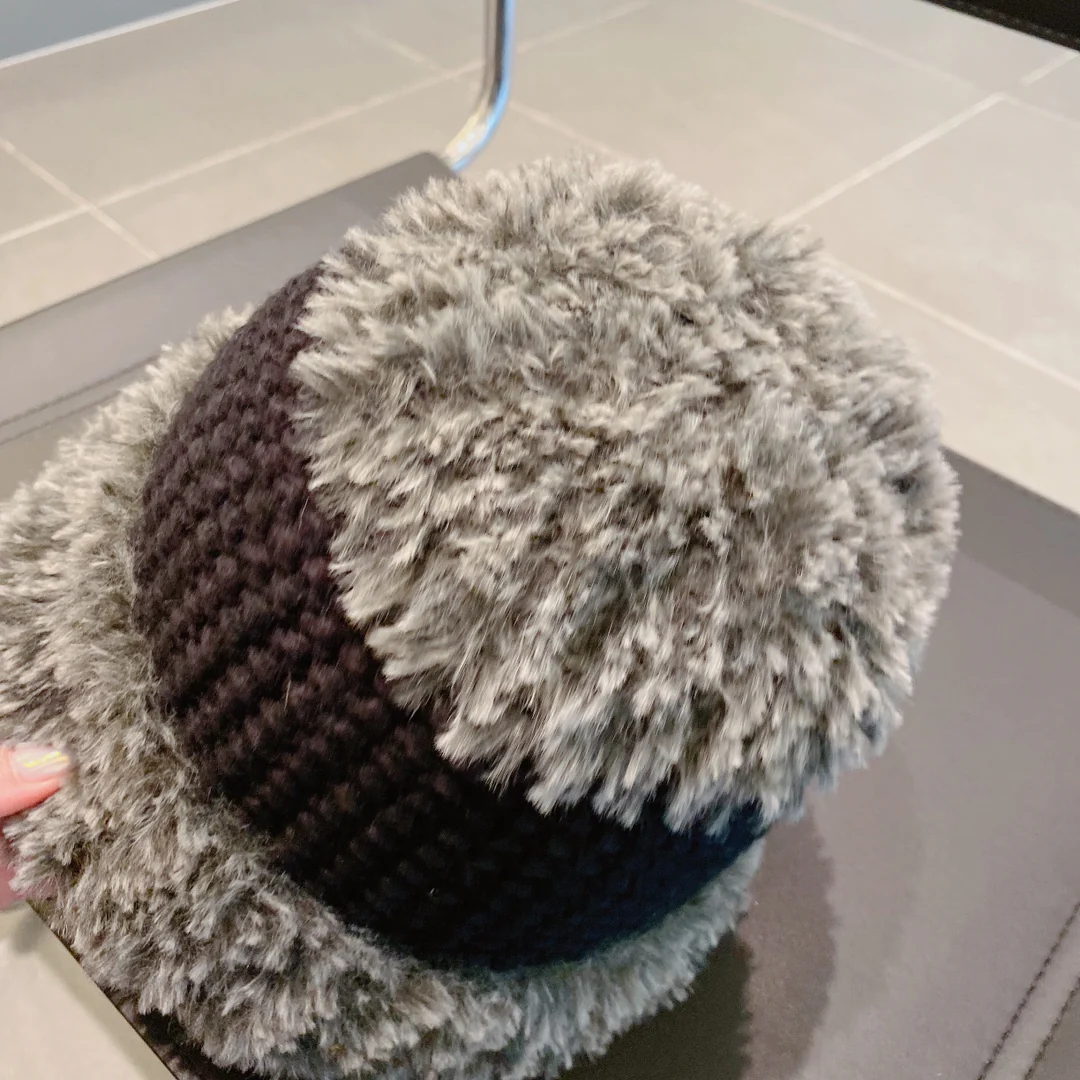 Chanel - Меховая шапка - Серая