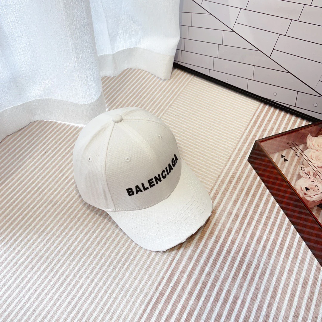 Balenciaga - Маленькая бейсболка с вышивкой в ??виде кисти - Белая