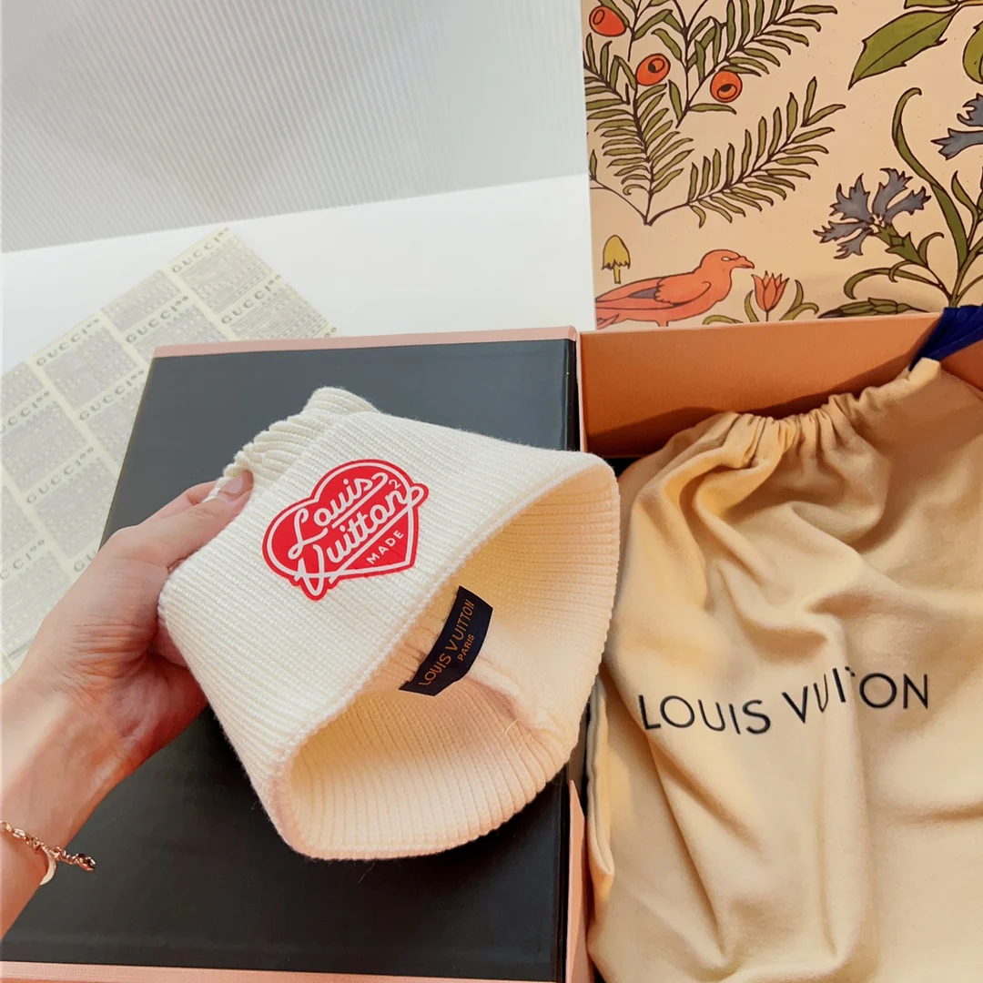 LV - Вязаная шапка-бини - Унисекс - Белая