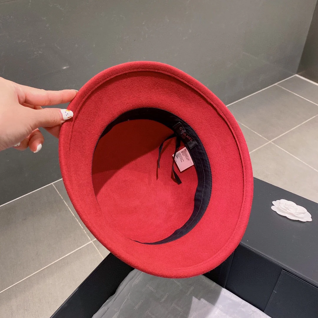 Chanel - Шерстяная шляпа - Красная