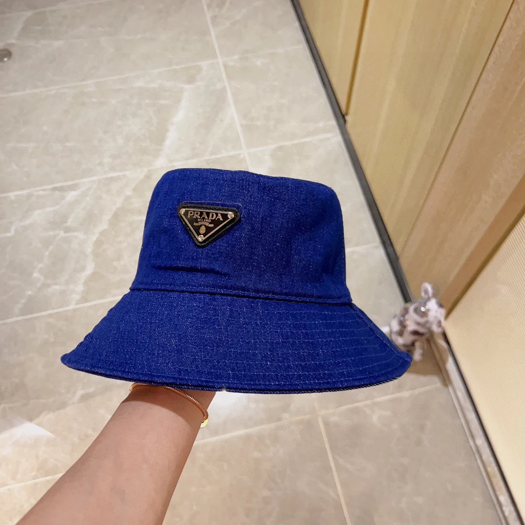 Новинка сезона весна/лето 2023 от Prada - Двусторонняя джинсовая панама - Синяя