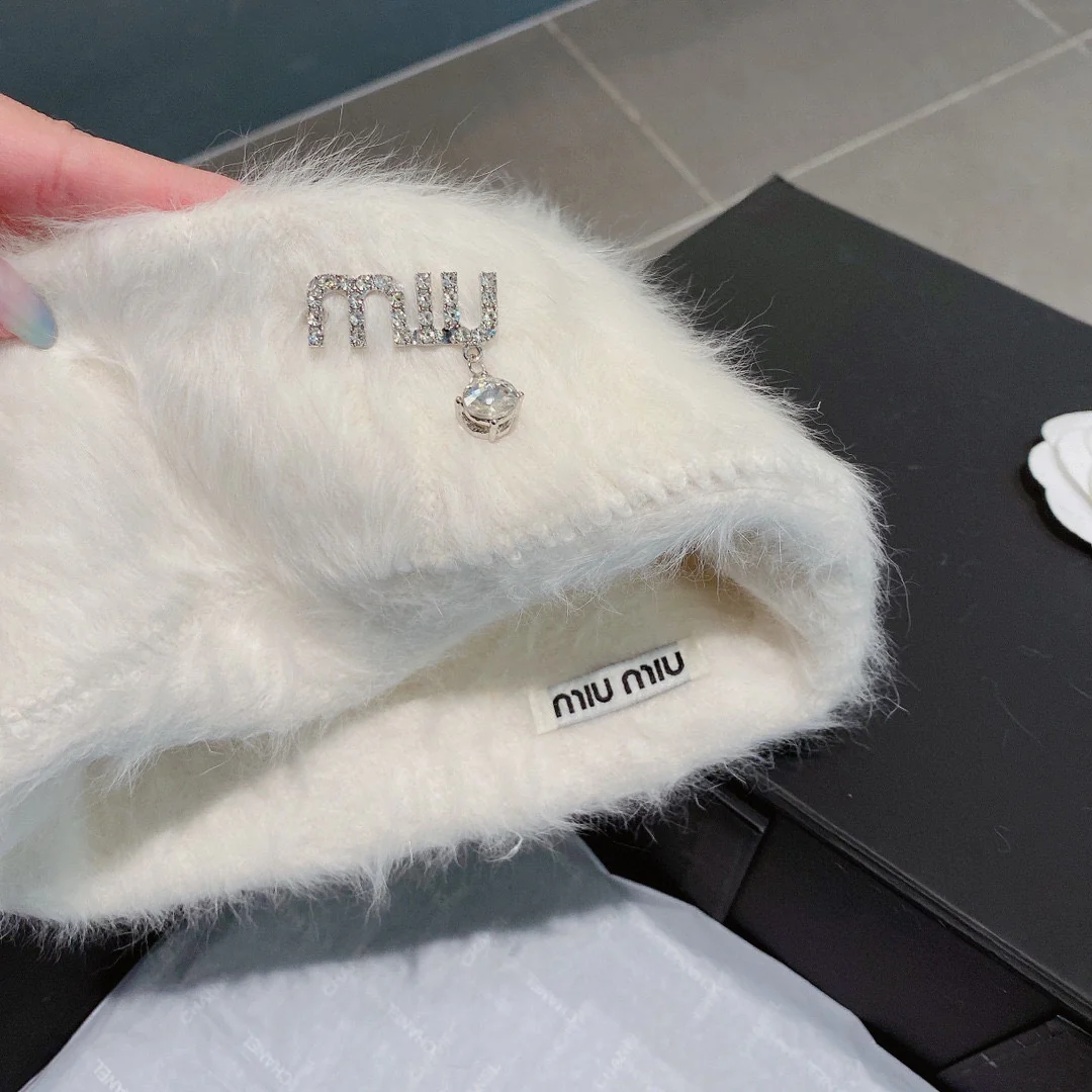 Miu Miu - Шапка из кроличьего меха - Белая