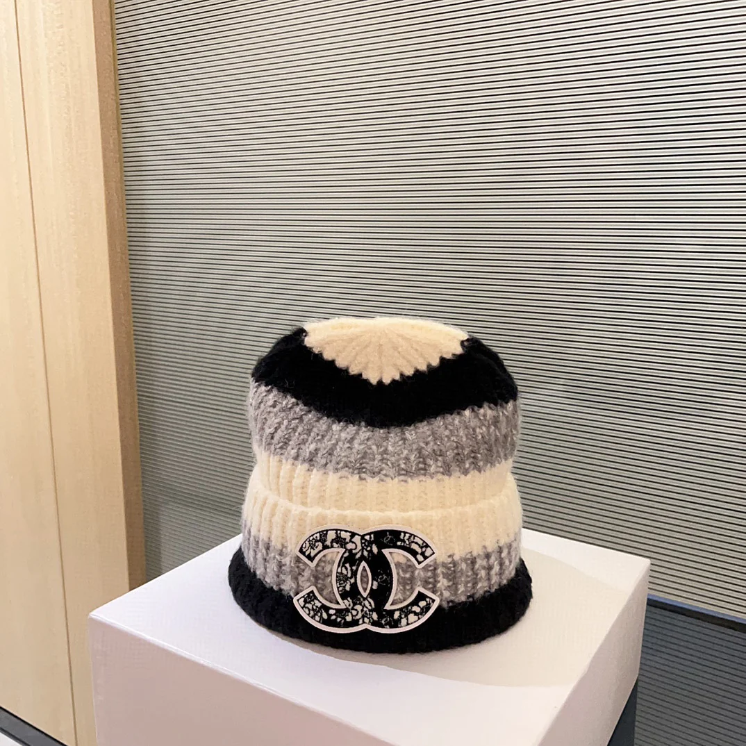 Новая кашемировая вязаная шапка Chanel сезона осень/зима 2023, серая.