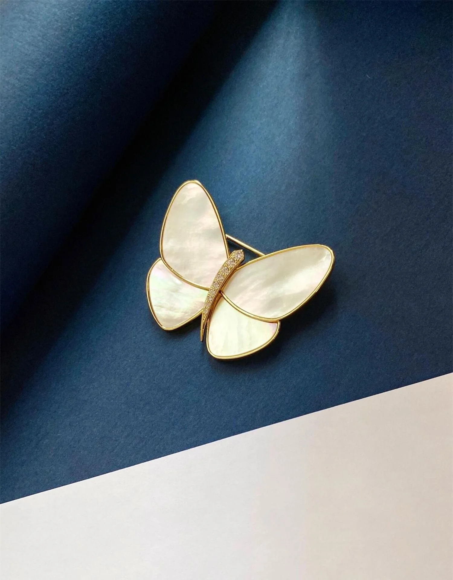 Van VS - Брошь 002