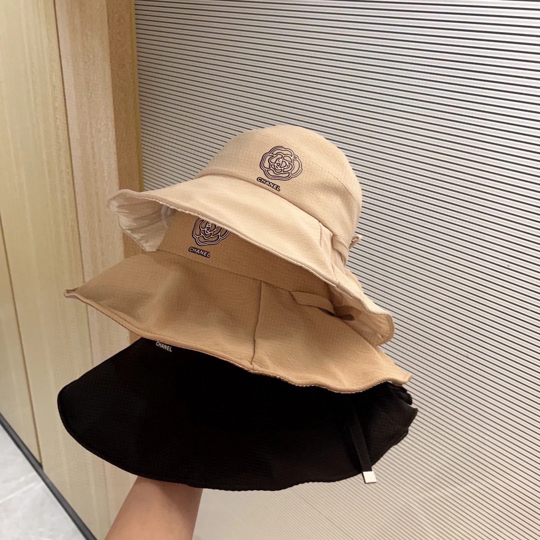 Новая широкополая рыбацкая шляпа Chanel 2023 года — жёлтая.