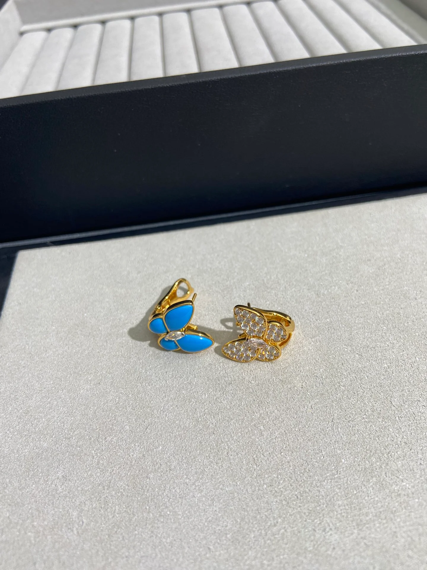 Ван Век - Кольцо 074