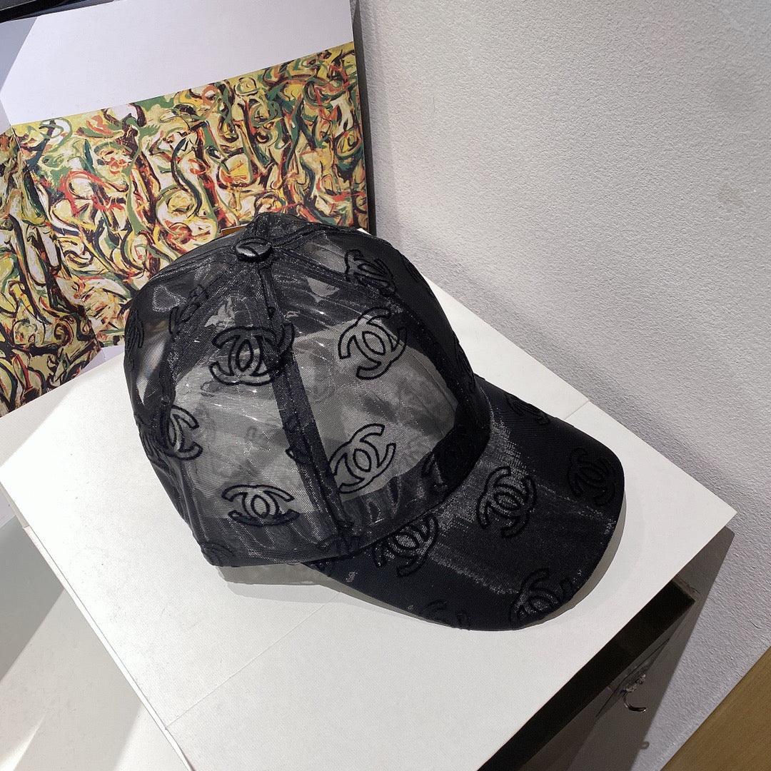 Новинка 2022 года от Chanel - сетчатая кепка-?уточка? - черная