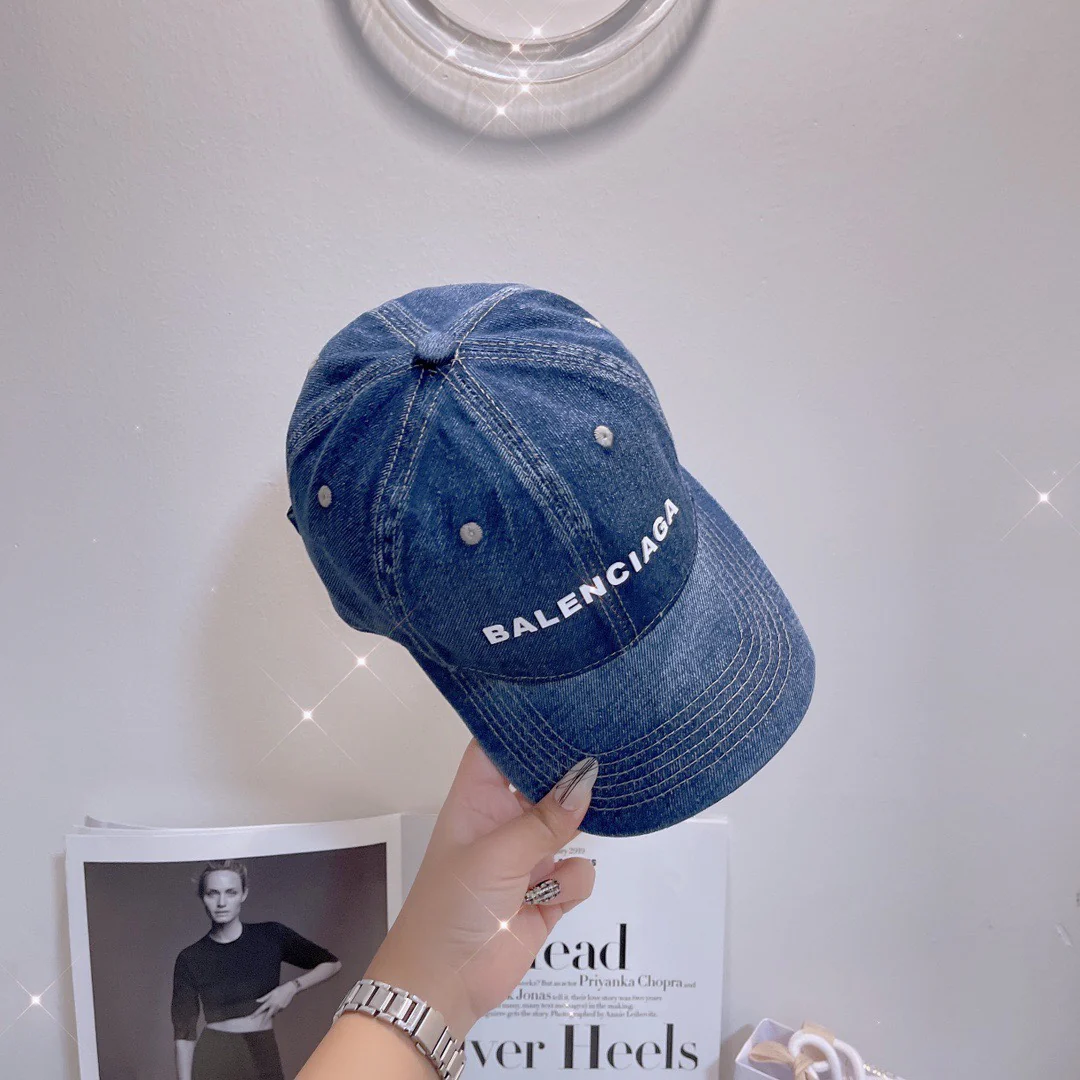 Бейсболка Balenciaga из выстиранного денима