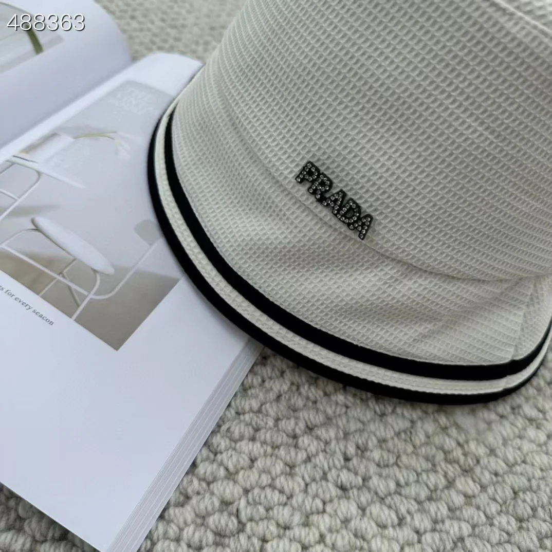 Рыбацкая шляпа в клетку Prada - белая