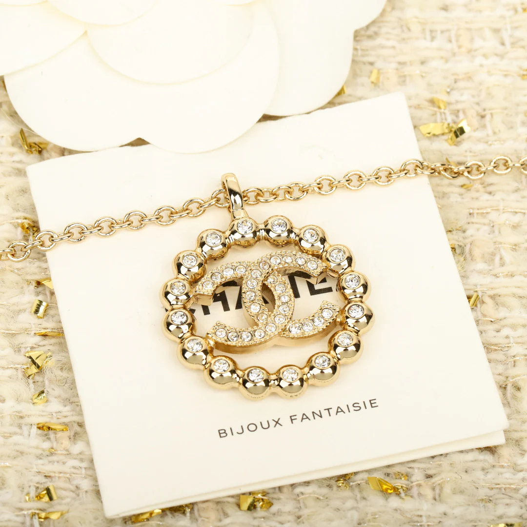 Колье Chanel 25p с ажурным круглым узором и двойной буквой С - Золото - Серебро