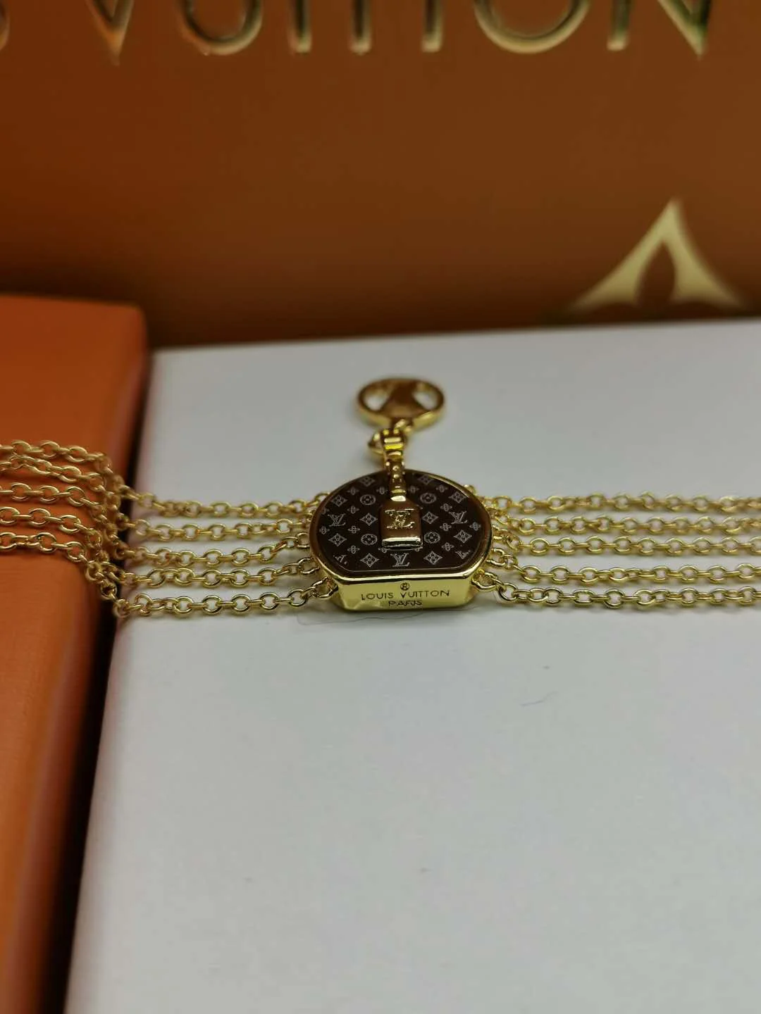 Браслет LV - 6