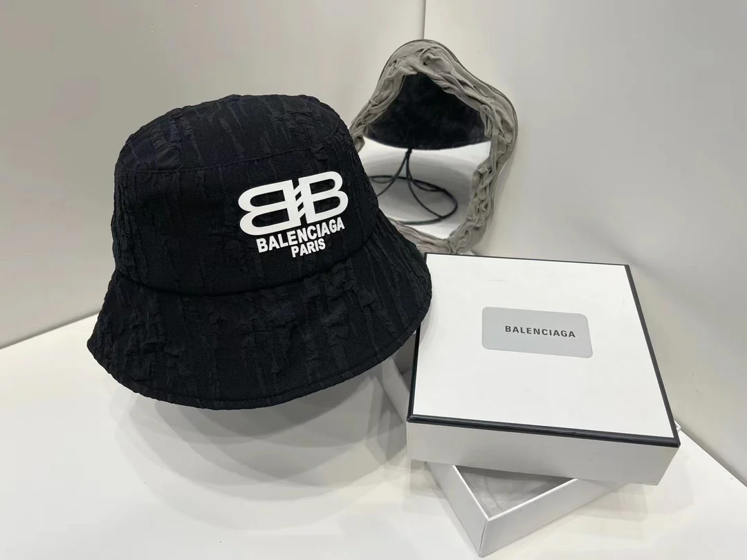 Balenciaga - Мятая рыбацкая шляпа