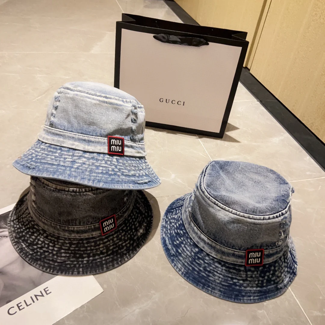 Новинка весны/лета Miu Miu 2023 — джинсовая панама.