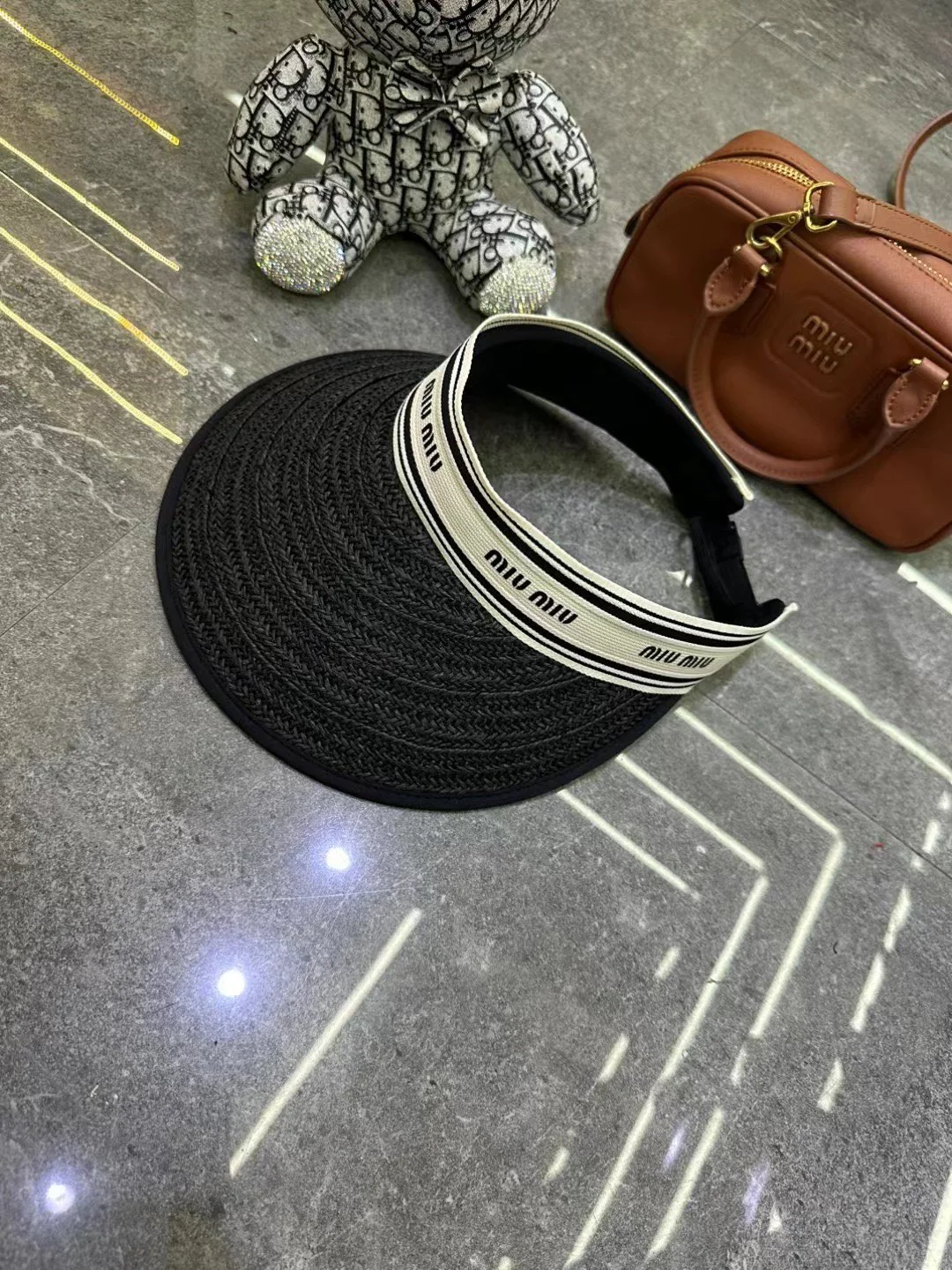 Miu Miu - Полая солнцезащитная шляпа - Черная