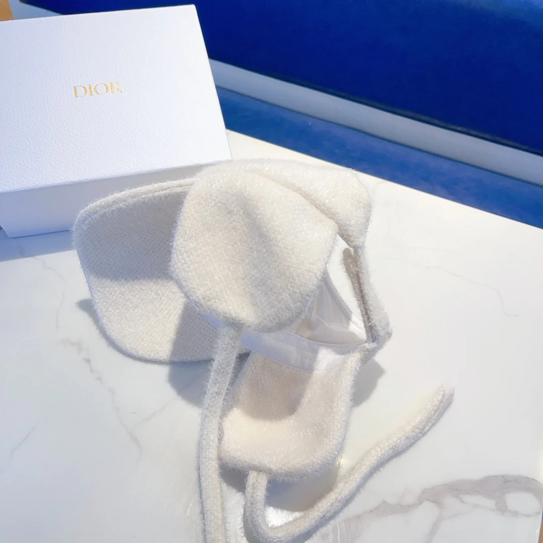 Chanel - Шапка с ушками - Белая