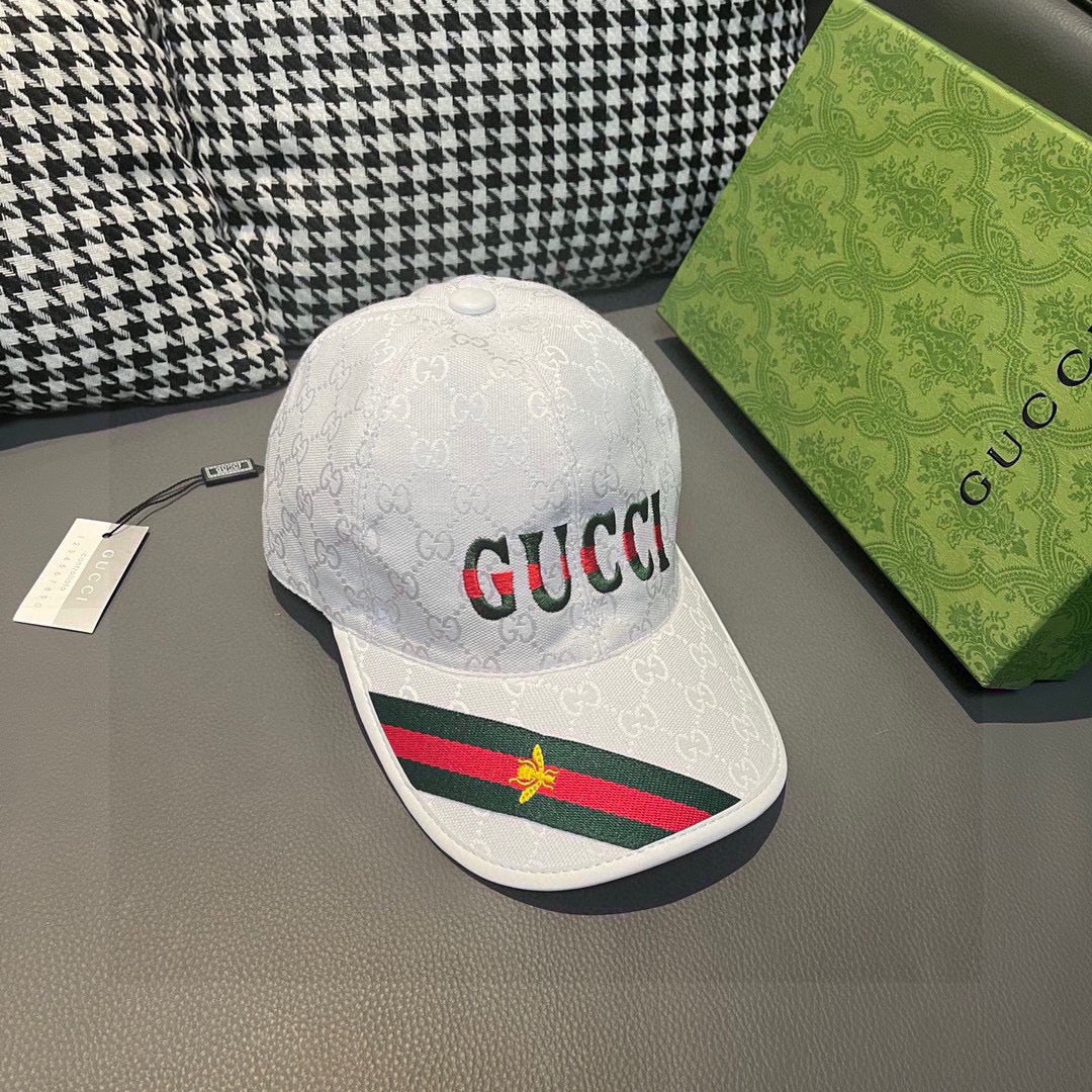 Gucci - Бейсболка с обильной вышивкой - Белая