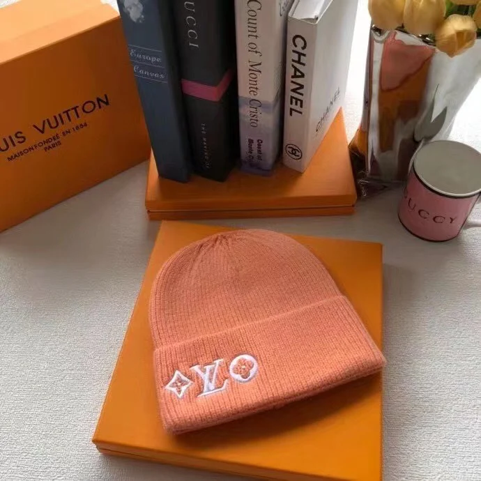 LV - Шерстяная вязаная шапка-бини - 1
