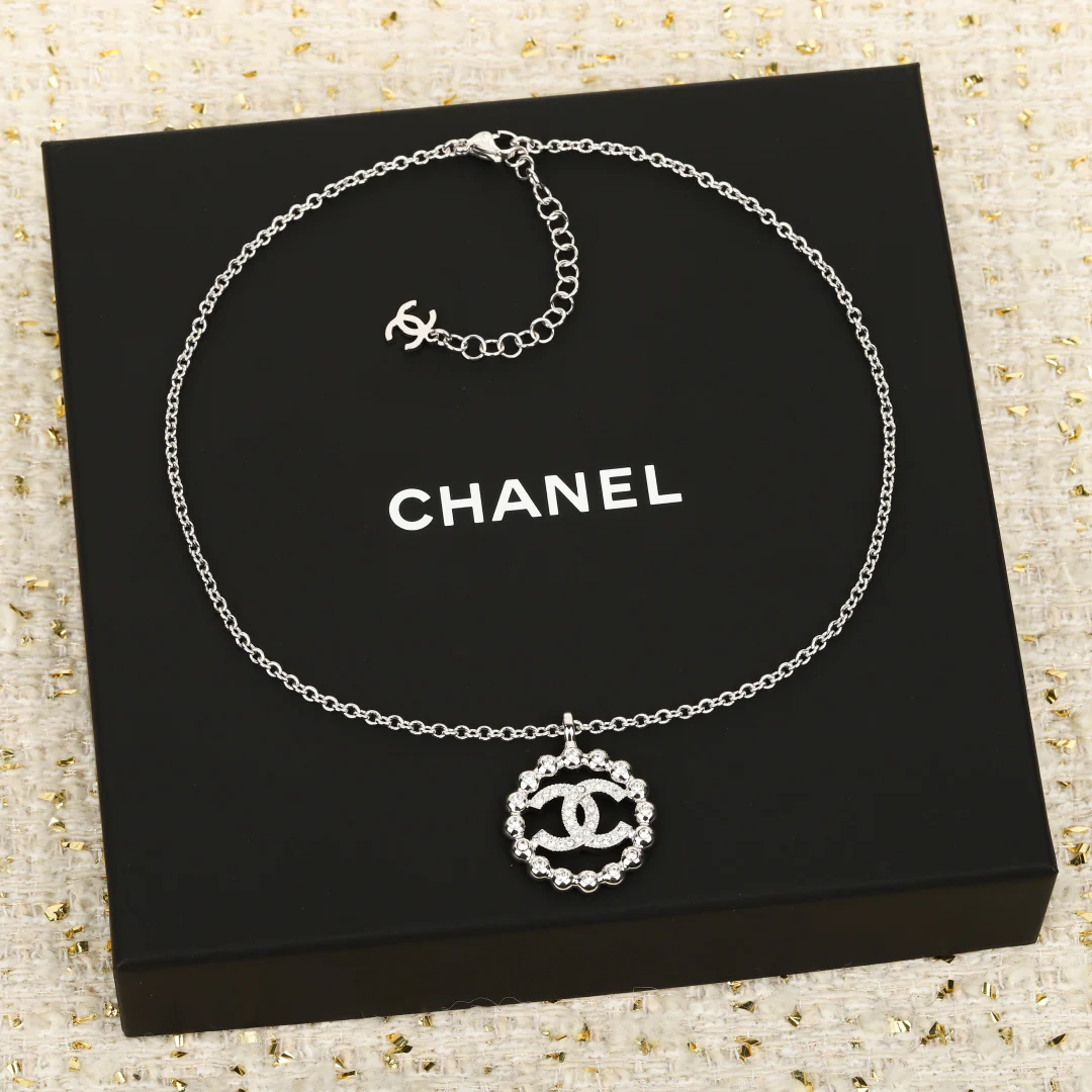 Колье Chanel 25p с ажурным круглым узором и двойной буквой С - Золото - Серебро