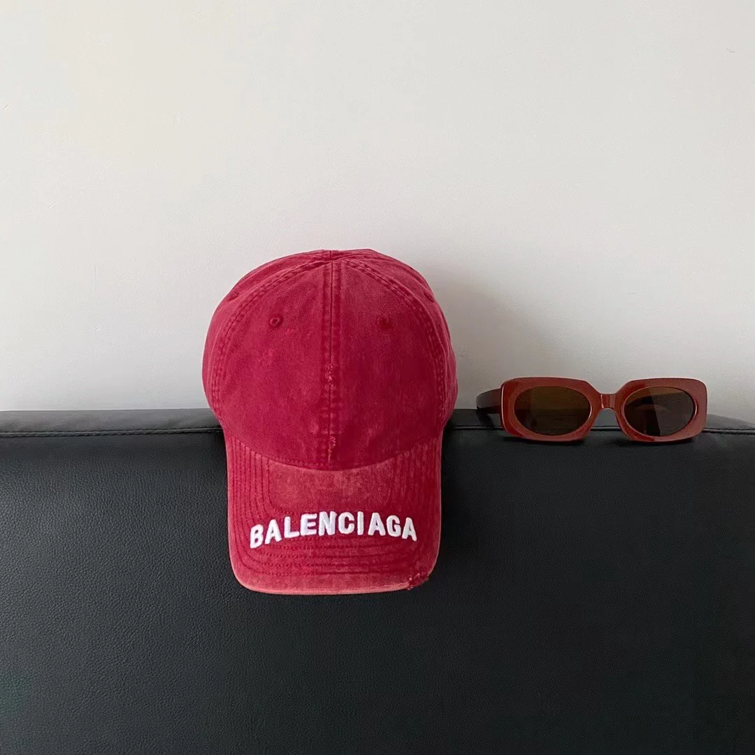 Бейсболка Balenciaga с вышивкой - розовая