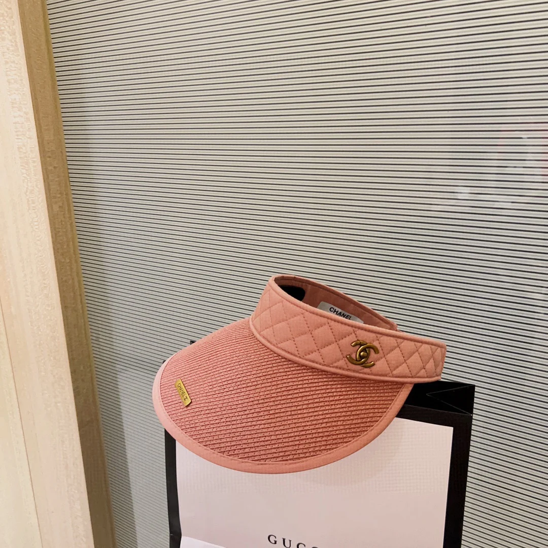 Новинка сезона весна/лето 2023 от Chanel - Шляпа с V-образным вырезом - Солнцезащитная шляпа - Розовая