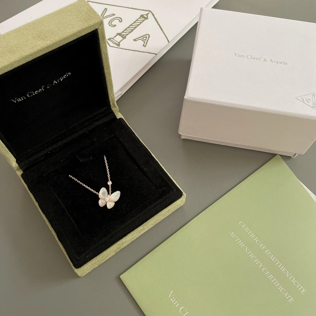 Van Vuitton - Колье 024