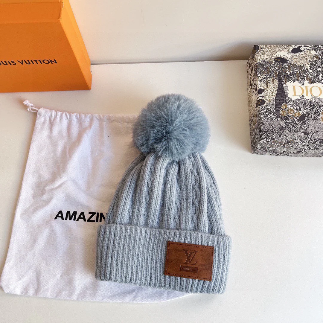 LV - Вязаная шапка с косами