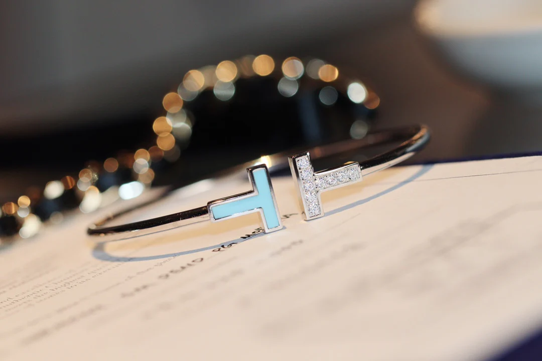 Браслет Tiffany 023 с двойной буквой Т и одним бриллиантом, серебряный.