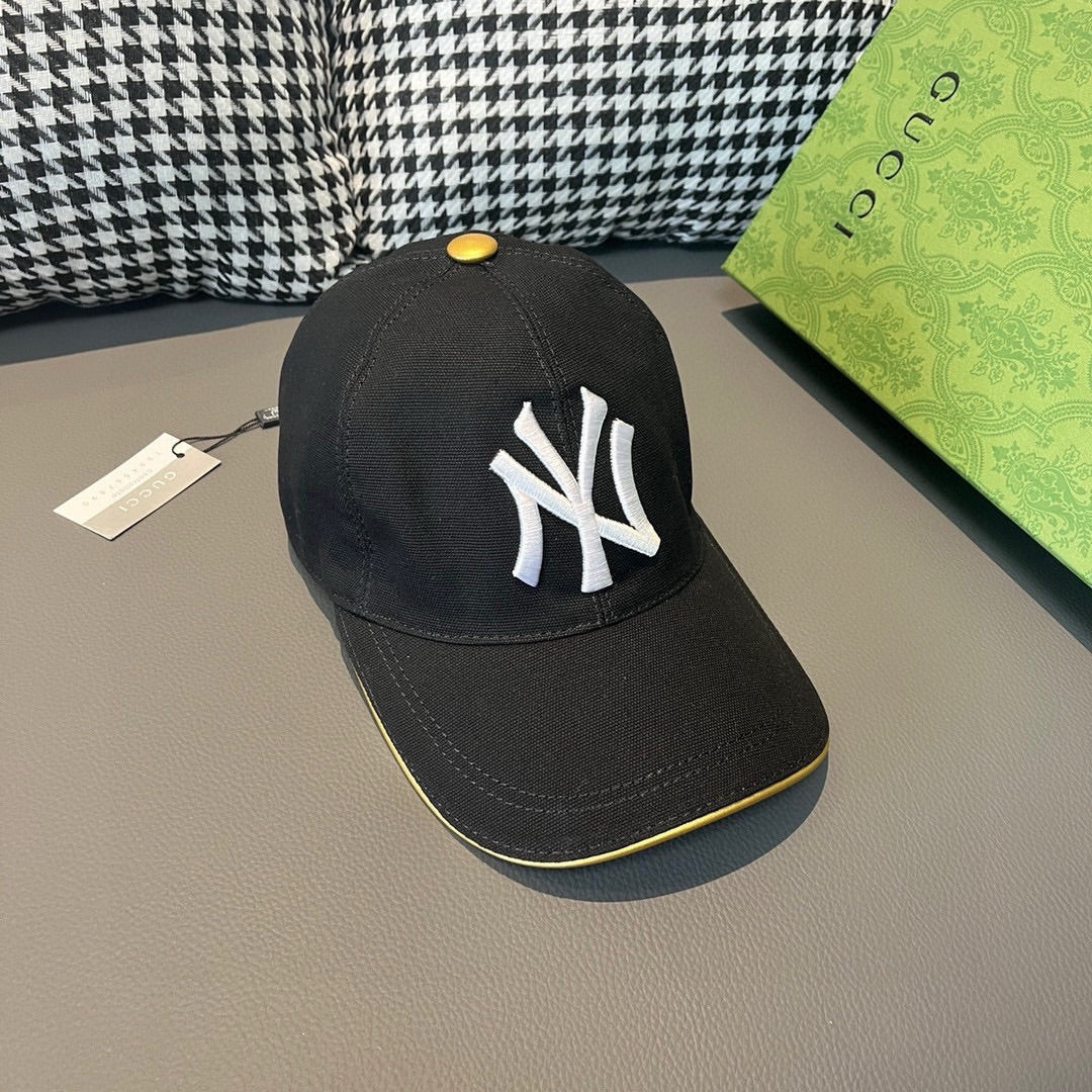 Сотрудничество Gucci и Нью-Йорка - бейсболка с вышивкой.