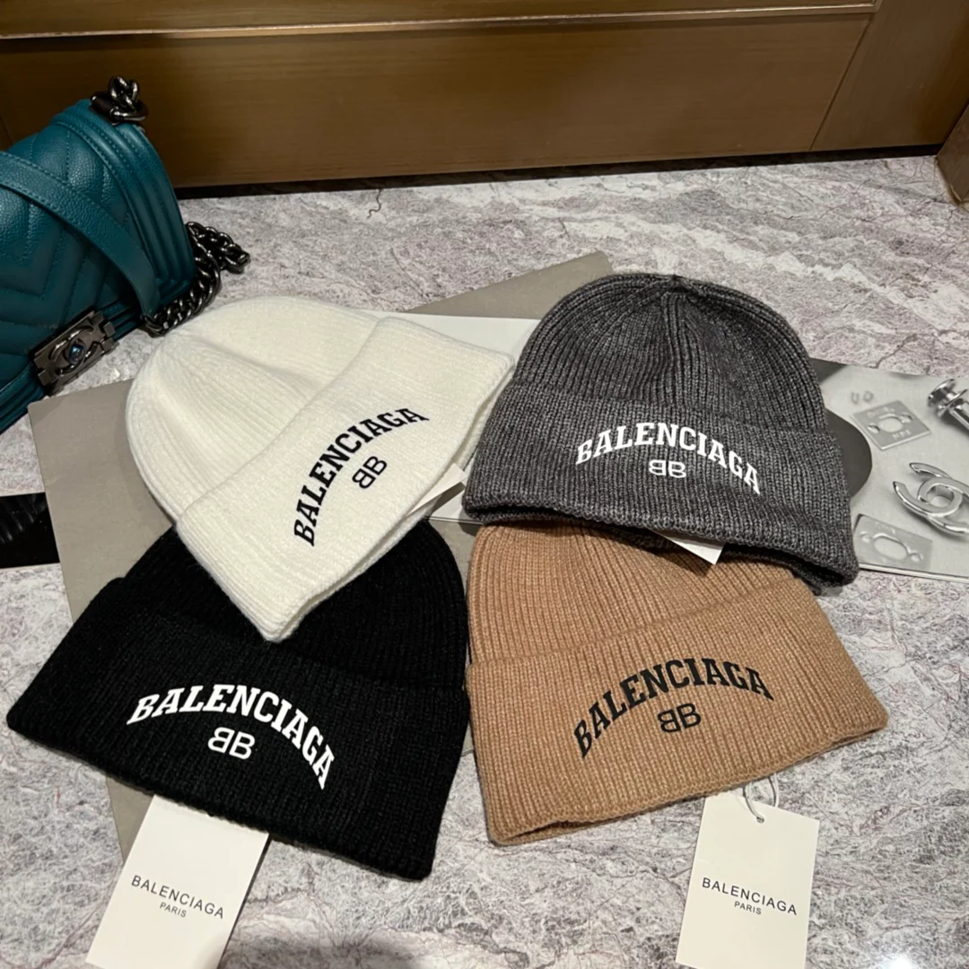 Вязаная шапка Balenciaga с буквой - 1 шт.