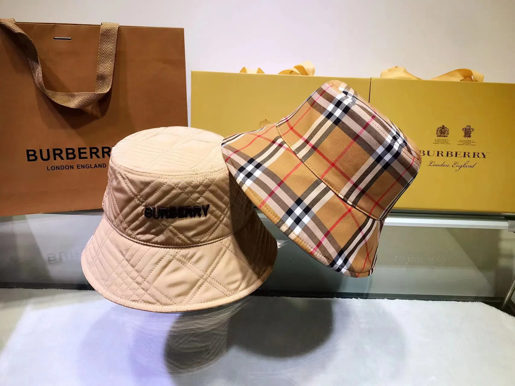 Двусторонняя панама Burberry